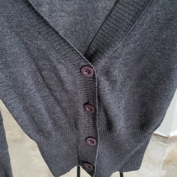 Long sleeve Gray buttoned down sweater - Picture 3 of 10
